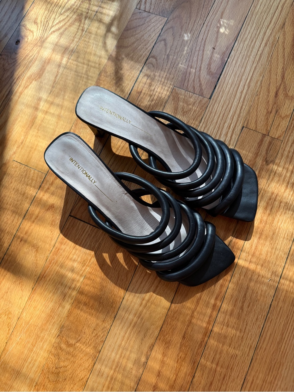 Intentionally Blank Willow III heels new without tags